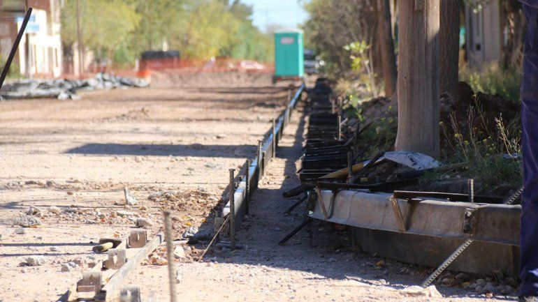 Viento en popa para terminar el asfalto en el barrio Sarmiento I.