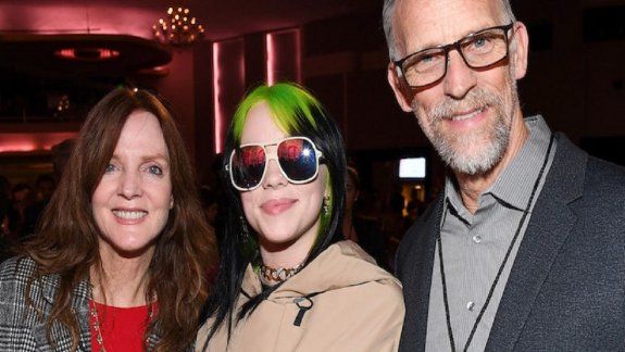 Billie Eilish vive con sus padres y su hermano en Los Angeles
