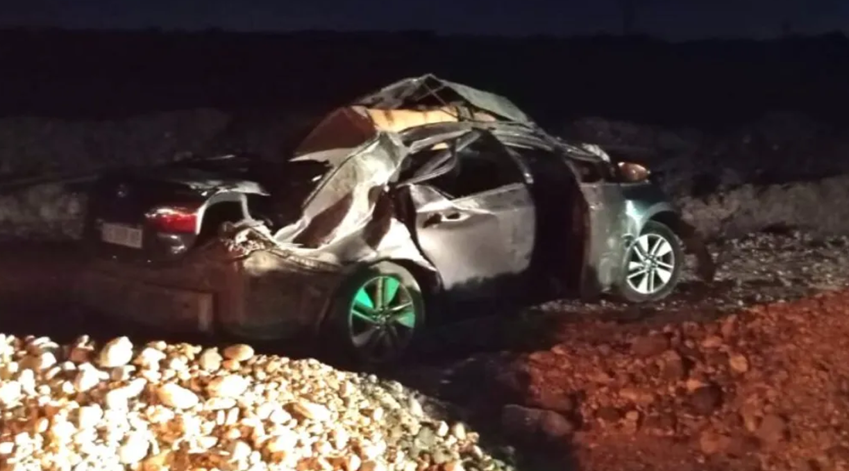El vuelco en Ruta del Petróleo se produjo el domingo por la noche / Foto Prensa Policía
