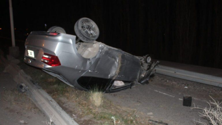 Ruta 7: dos jóvenes trasladados al Castro Rendón tras un fuerte vuelco