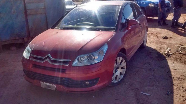 El auto robado en Cipolletti fue secuestrado en Plottier.