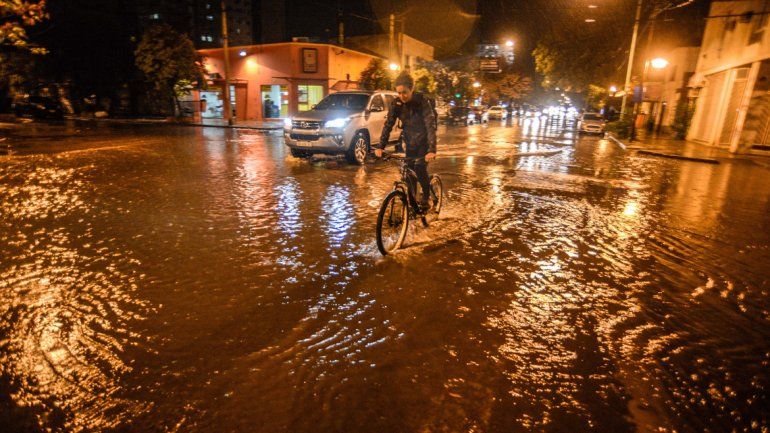 Algunas calles de la ciudad de Neuquén estuvieron intransitables. Afortunadamente