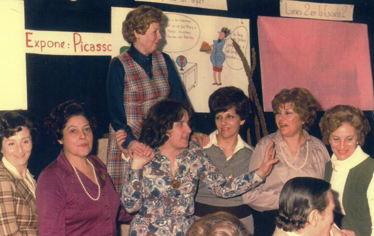 Idalia y maestras de la escuela N° 2. Fuente: archivo familia Ligallupi Idalia y maestras de la escuela N° 2. Fuente: archivo familia Ligallupi