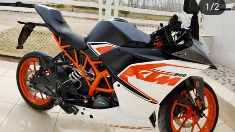 Bajo neuquino: vio cómo le robaron la moto del estacionamiento y no pudo hacer nada