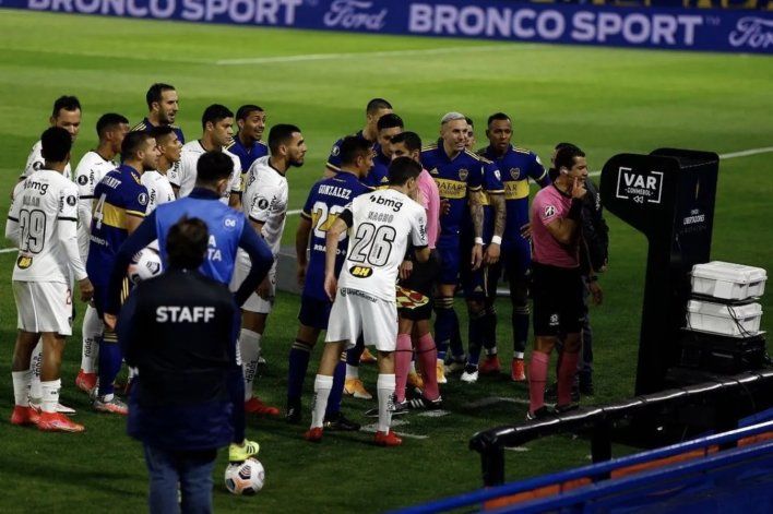 Los increíbles audios del VAR en Boca- Atlético Mineiro