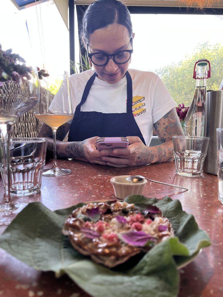 Check List. Ana Dolores en un parate del servicio. Check List. Ana Dolores en un parate del servicio.