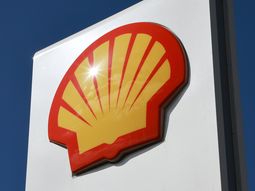 FOTO DE ARCHIVO: El logotipo de Shell en una estación de combustible en San Petersburgo, Rusia. 6 de mayo de 2022. REUTERS/Anton Vaganov/Foto de archivo