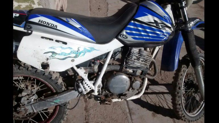 La moto Honda que fue hallada en la vivienda y tenía pedido de secuestro.