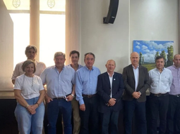 Funcionarios naciones, patagónicos y productores estuvieron reunidos el jueves para seguir avanzando con el tema de la barrera sanitaria. Funcionarios naciones, patagónicos y productores estuvieron reunidos el jueves para seguir avanzando con el tema de la barrera sanitaria.