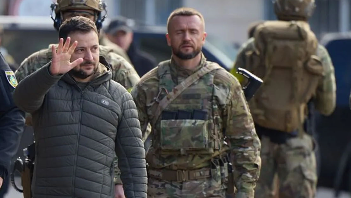 Zelenski se muestra cerca del frente de batalla