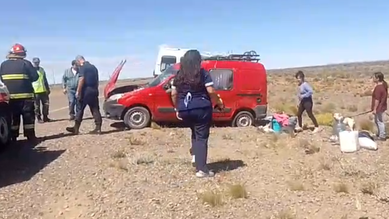 Accidente de una familia de Chos Malal sobre la Ruta 40 en Chubut.