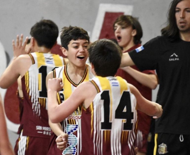 El club que tiene a Fabricio Oberto como padrino y es faro del básquet en el sur neuquino