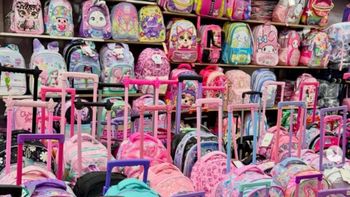 Tanto en nivel inicial, primaria, secundaria y también universitario, las mochilas son uno de los útiles más utilizados por los estudiantes. Tanto en nivel inicial, primaria, secundaria y también universitario, las mochilas son uno de los útiles más utilizados por los estudiantes.