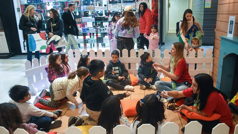Así se vive un día de vacaciones de invierno en el shopping