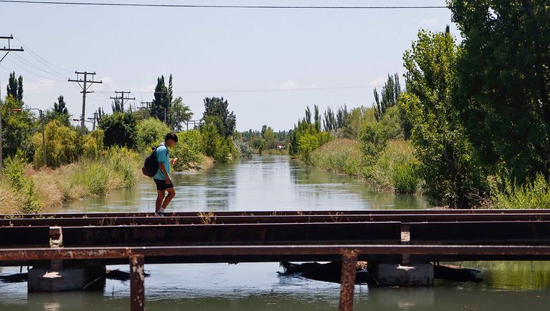 Por la escasez de chacras productivas, sobra agua de riego