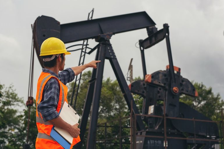 ¿Qué carrera estudiar para trabajar en una petrolera?