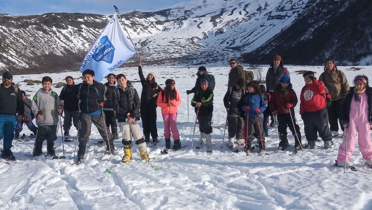 Llevaron a esquiar a 50 chicos de bajos recursos de Junín de los Andes