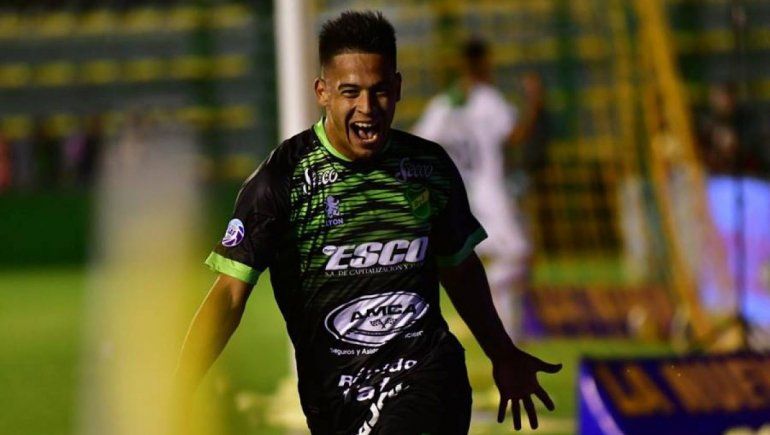 ¡Vino Uvita! El Ciclón cerró a Nico Fernández