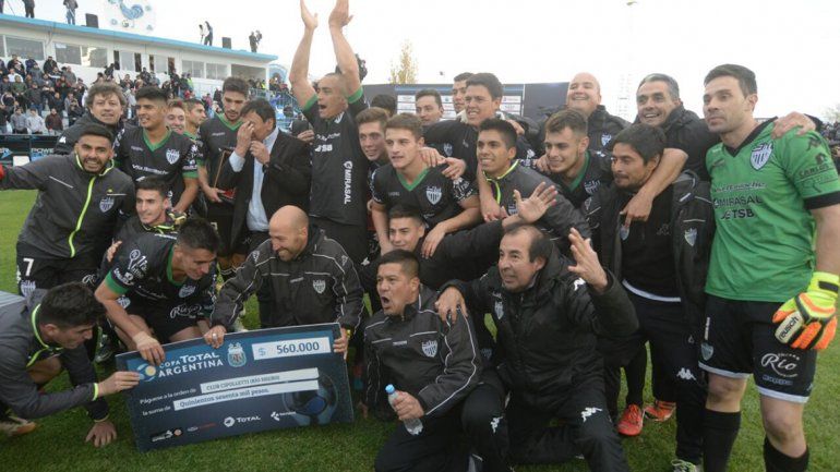 Alasia el capataz del arco: atajó 3 penales y le dio el pase a Cipo