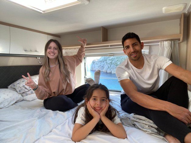 Junto a su mujer Laura y su hija Ainhoa pasan unos días en la costa valenciana.