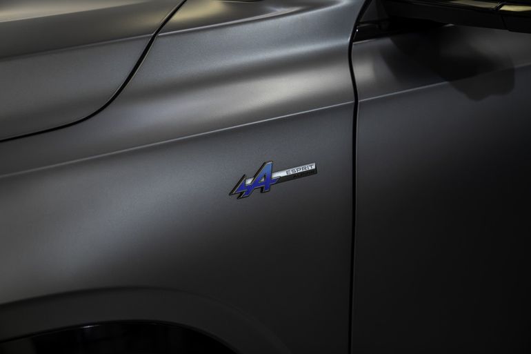 Con su sistema híbrido autorecargable, la versión Esprit Alpine full hybrid E-Tech es la gran novedad de esta nueva generación del Renault Koleos. Foto: Renault Con su sistema híbrido autorecargable, la versión Esprit Alpine full hybrid E-Tech es la gran novedad de esta nueva generación del Renault Koleos. Foto: Renault