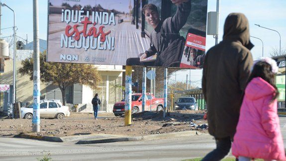 Con 150 carteles