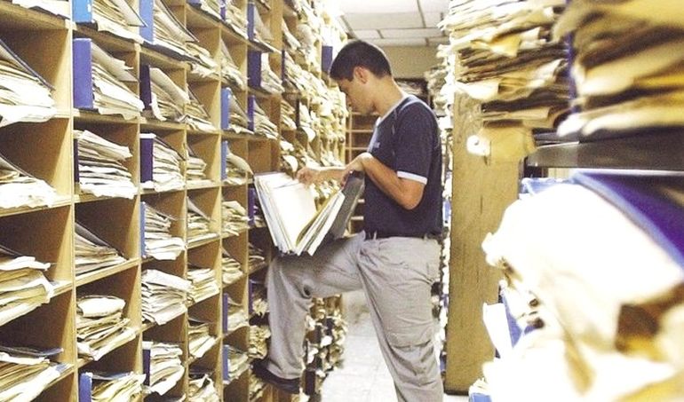 Búsqueda de datos que permitan determinar el árbol genalógico. Búsqueda de datos que permitan determinar el árbol genalógico.