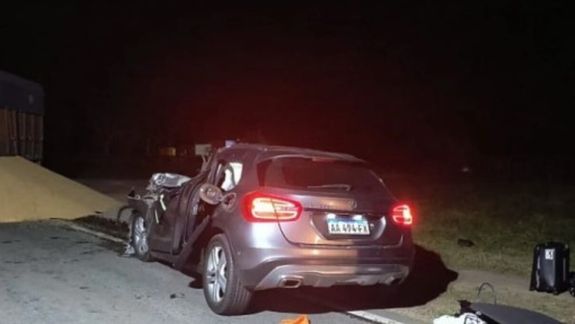 Chocaron con el acoplado de un camión en la ruta: murieron un médico y un nene de 8 años