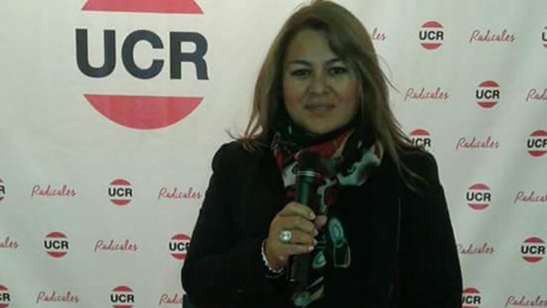 El particular regalo de una candidata para conseguir votos femeninos