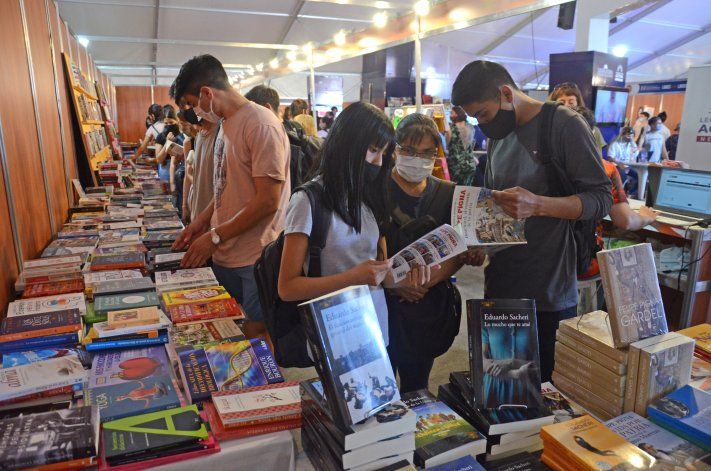 En siete fotos, cómo arrancó la Feria del Libro en Neuquén
