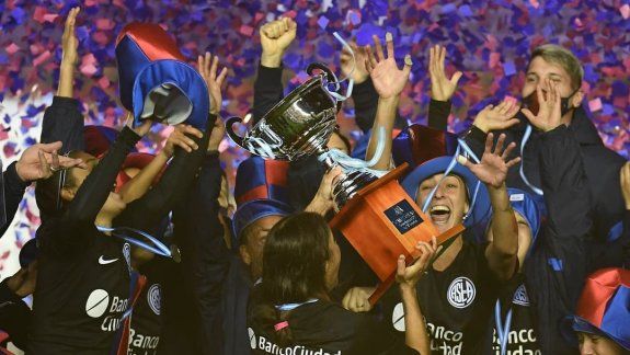 San Lorenzo lo empató por un blooper de Boca y se coronó en los penales