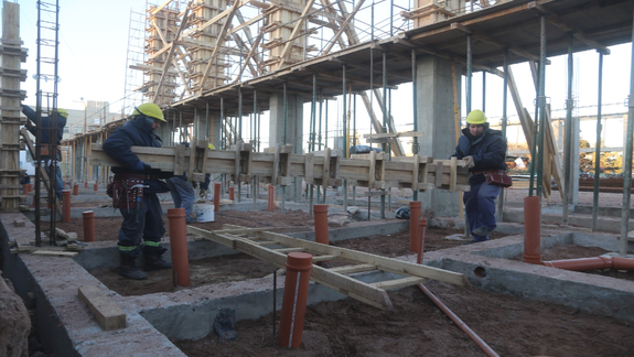 Operarios en la obra de barrio Melipal.