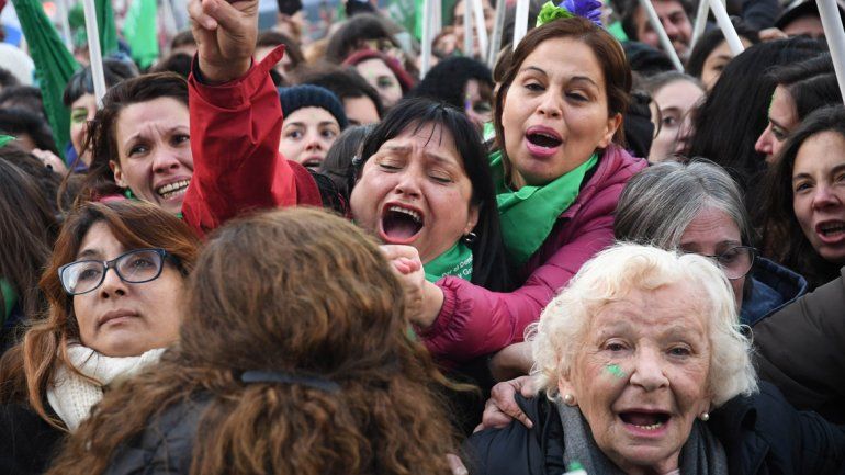 Así festejaron las mujeres la aprobación del aborto en Diputados