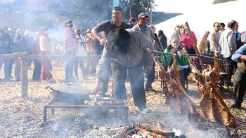 La Fiesta Nacional del Chef Patagónico se vive hasta el domingo en Villa Pehuenia / Fotos 