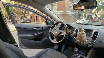 Por qué recomiendan llevar una bolsa con arena de gatos en el auto. Por qué recomiendan llevar una bolsa con arena de gatos en el auto.