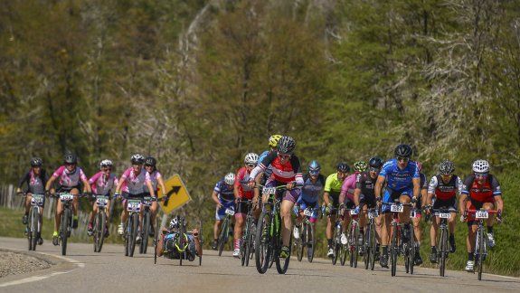 Más de 1300 ciclistas hicieron vibrar la Ruta 40 con la Unión 7 Lagos