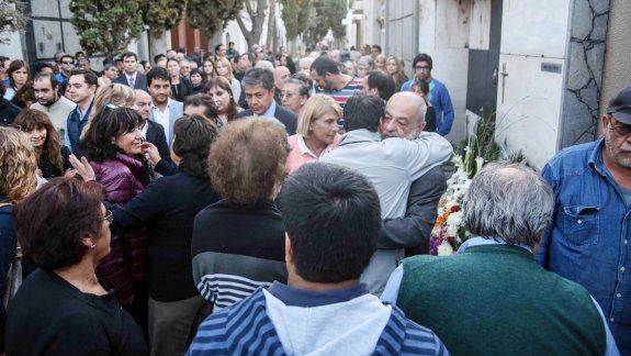 Mucha gente concurrió al Cementerio Central de Neuquén para despedir a doña Chela.