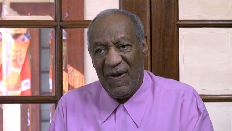 Condenan a Bill Cosby a pagar 19 millones de dólares por una agresión sexual denunciada 50 años después.