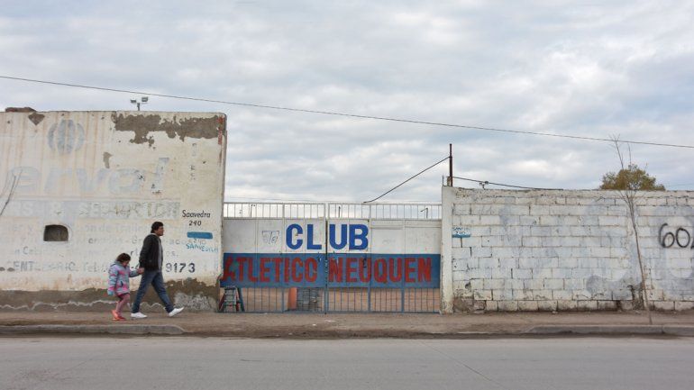 Un crack: el vice de Atlético Neuquén le salvó la vida a un pibe del club con RCP