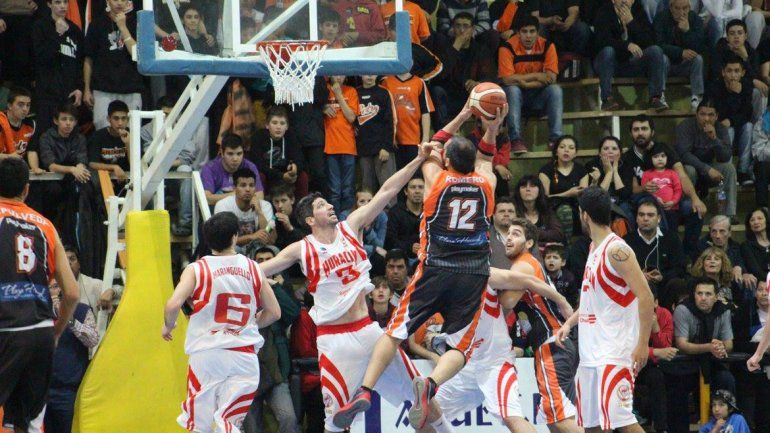 El equipo de Plaza Huincul lo revirtió en el cuarto final.