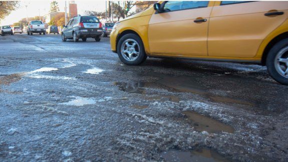 Piden precaución por el hielo en las calles neuquinas