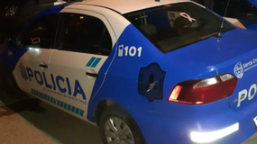 La policía de Caleta Olivia encontró el cuerpo luego del alerta de un vecino del fallecido, que fue a buscarlo y se ecnontró con la puerta cerrada, las llaves puestas del lado de adentro y ninguna respuesta. | LM Neuquen La policía de Caleta Olivia encontró el cuerpo luego del alerta de un vecino del fallecido, que fue a buscarlo y se ecnontró con la puerta cerrada, las llaves puestas del lado de adentro y ninguna respuesta.