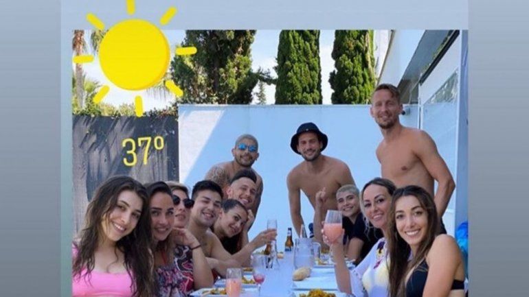 Jugadores argentinos en Sevilla violaron la cuarentena y se juntaron a comer un asado