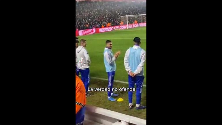 El cruce entre un plateista de Argentinos y Varela que se volvió viral