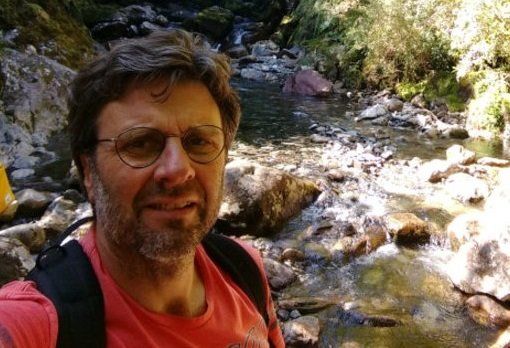 Leonardo Datri es doctor en Biología, especializado en los ecosistemas ribereños de la región y docente de la sede Comahue de la UFLO