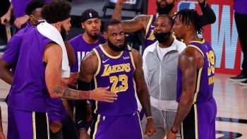 con lebron en llamas, los lakers estan en la final de la nba con lebron en llamas, los lakers estan en la final de la nba