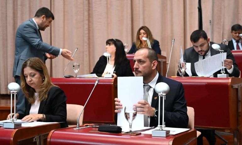 La Legislatura de Chubut aprobó una ley para reducir la planta de personal del Estado provincial. La Legislatura de Chubut aprobó una ley para reducir la planta de personal del Estado provincial.