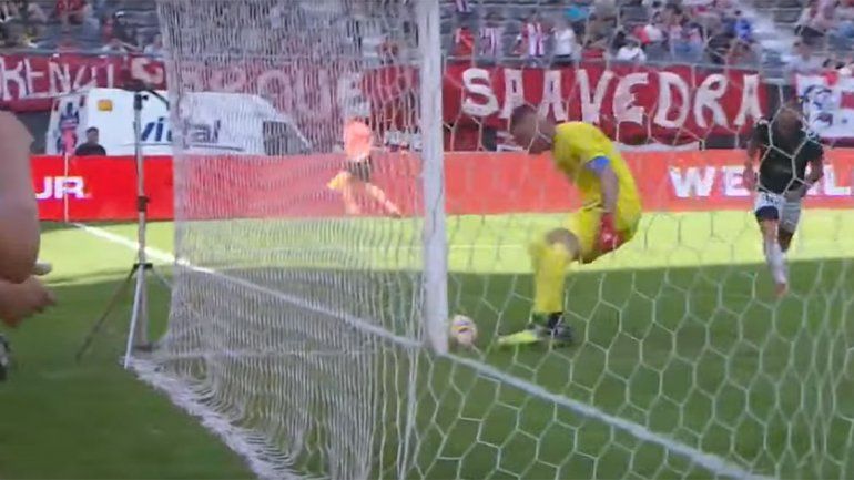 En el día del arquero, Andújar se mandó un increíble blooper