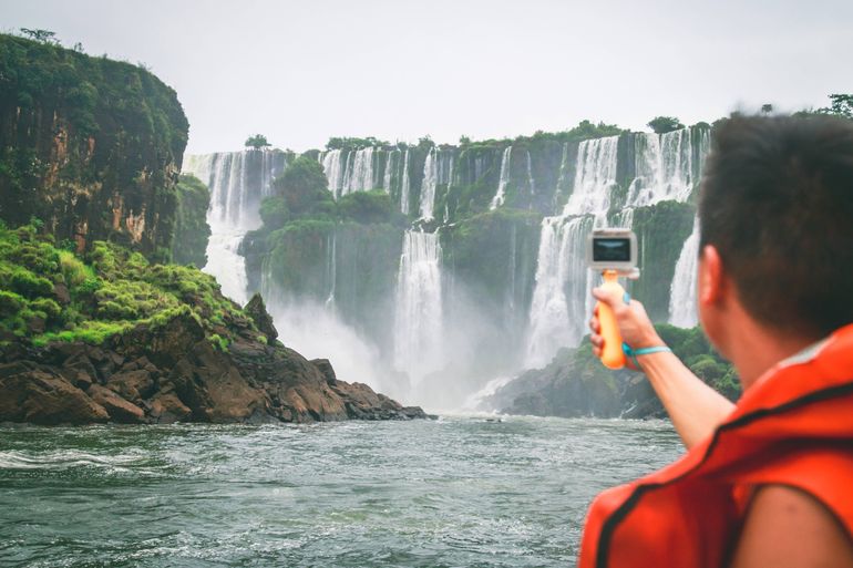 Cataratas del Iguazú es uno de los destinos más elegidos para viajar durante el fin de semana XL. Viajar en auto desde Buenos Aires cuesta unos $135 mil. Foto: Google.