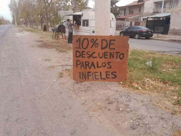 Insólito: el carrito cipoleño que le hace descuentos a infieles y pelados